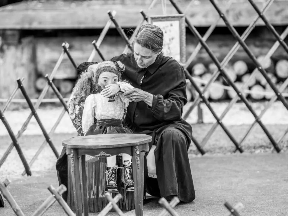 CIE LES YEUX DANS LES CRINS