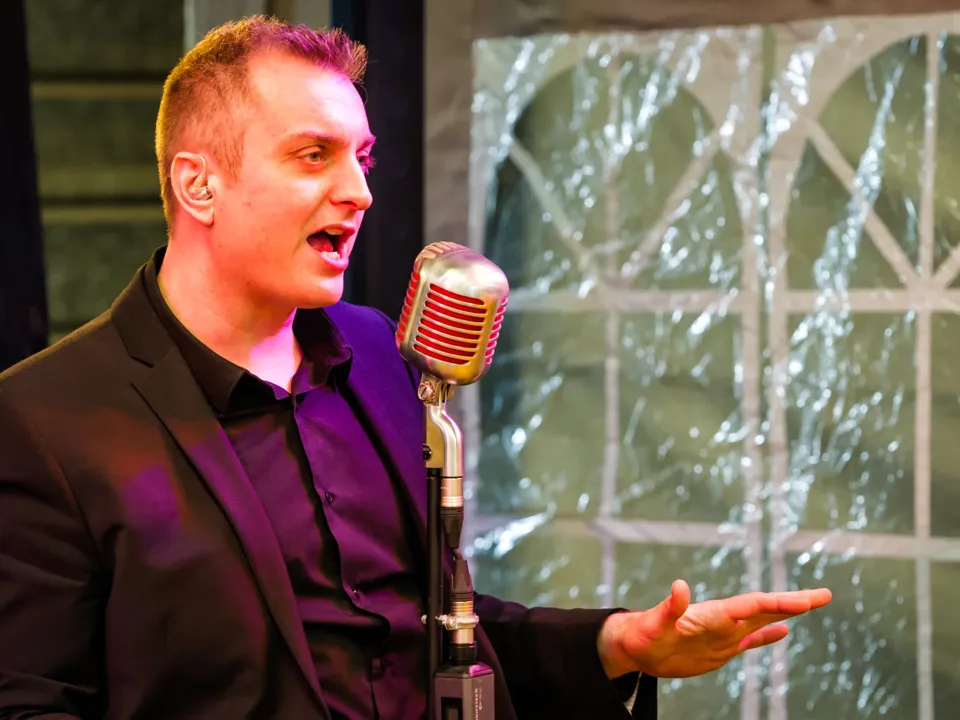 SÉBASTIEN GLACET CHANTEUR ANIMATEUR