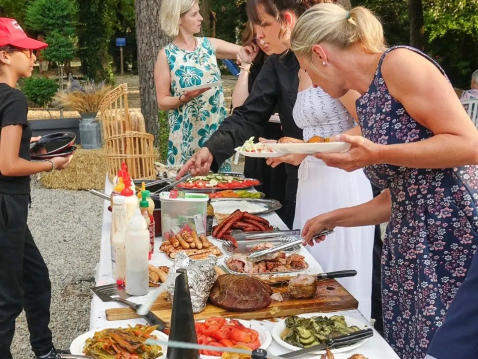 BARBECUE GRILL MOBILE 