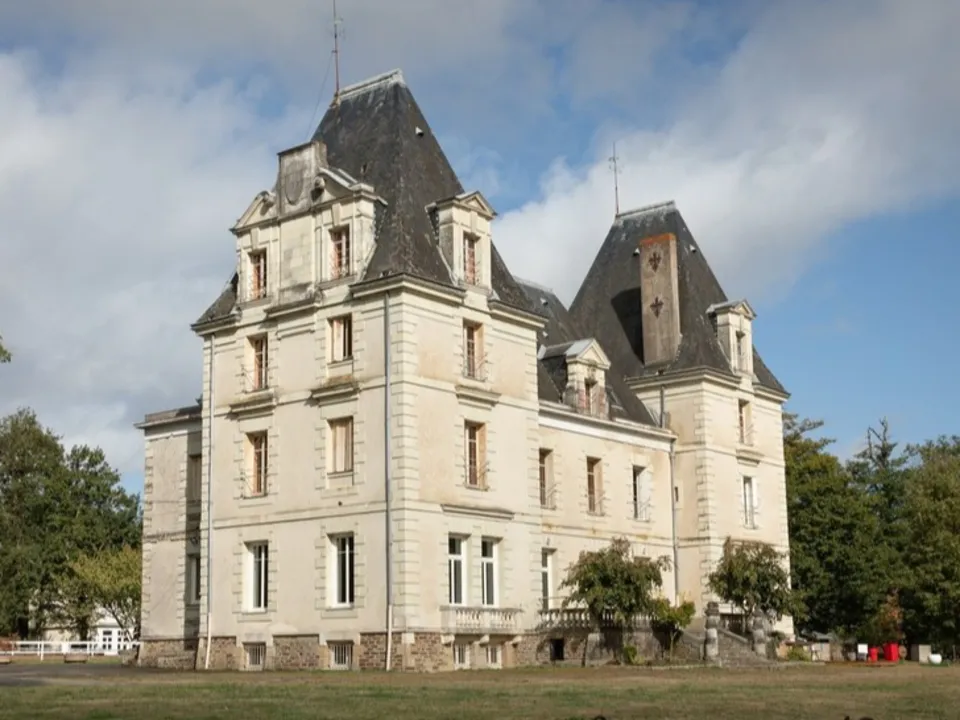 LE CHATEAU DE NOIRBREUIL