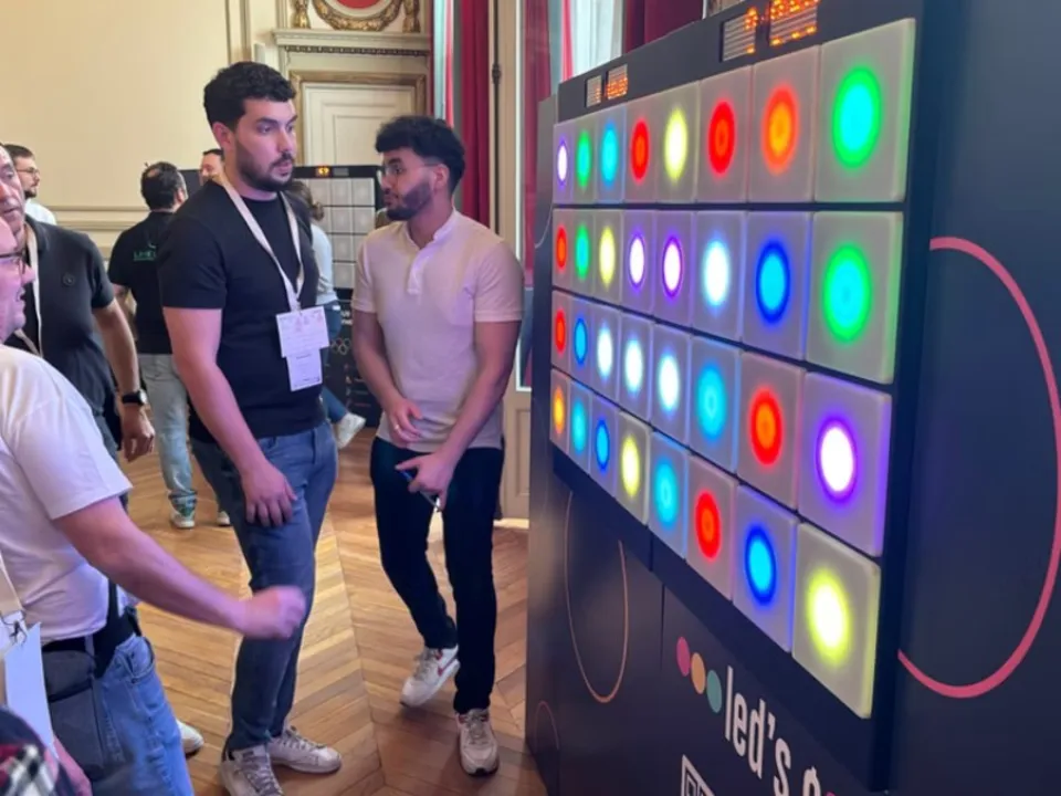 L'EFFET MUR - MUR INTERACTIF