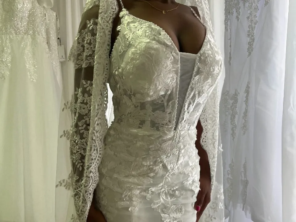 UN MESSAGE UNE ROBE 