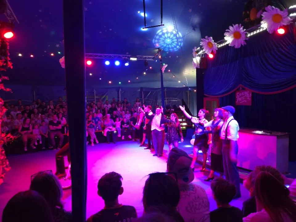 DIXON CIRCUS 