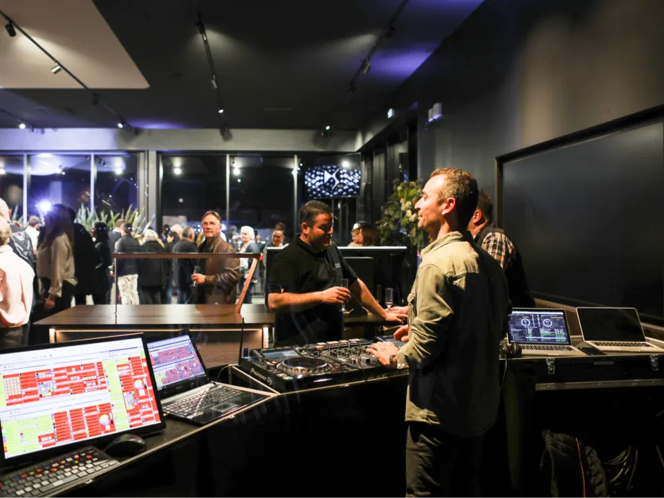 PRIVATE DJ