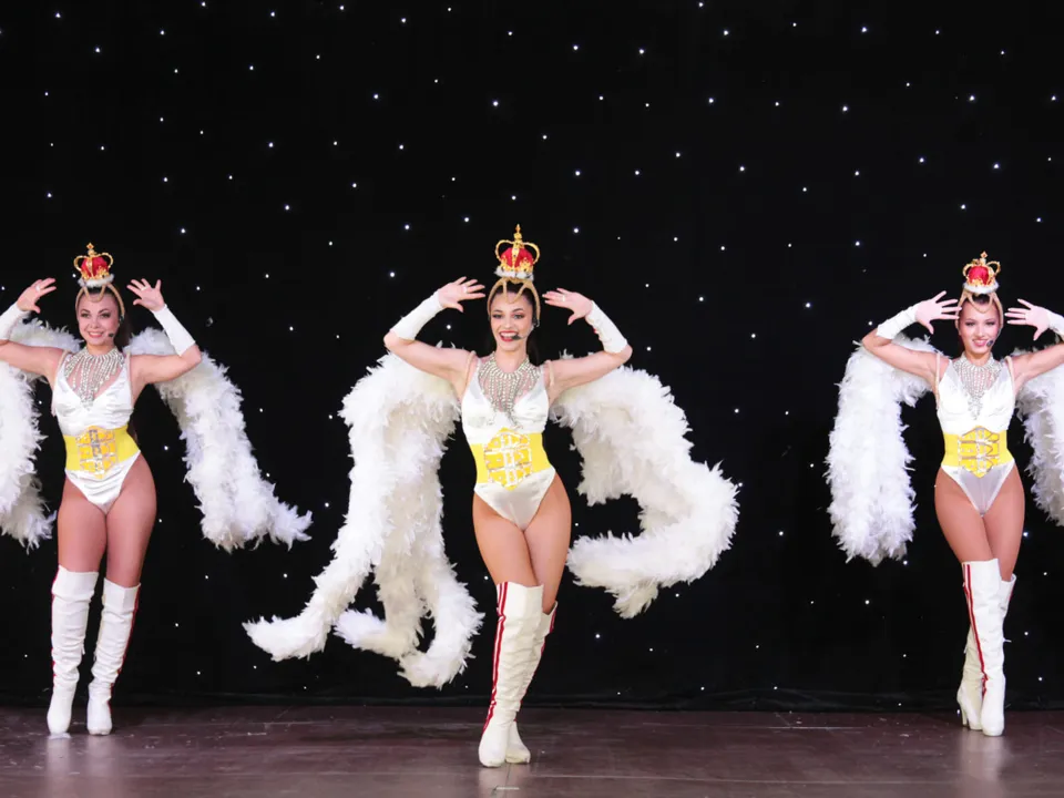I-Dolls cabaret