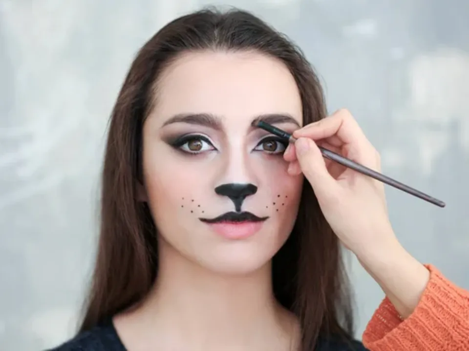 KELLY MAKE UP