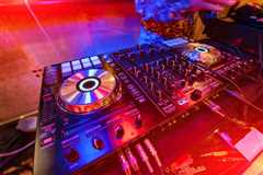 TOUT SAVOIR sur les DIFFERENTS TYPES de DJ ! - Fêtes Comme Chez Vous