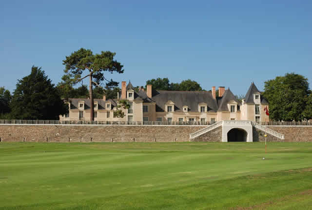 CHATEAU DE LA PERRIERE