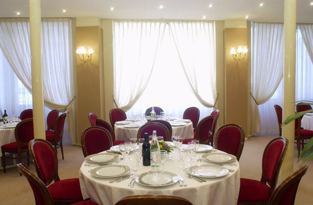 LE TAPIS ROUGE