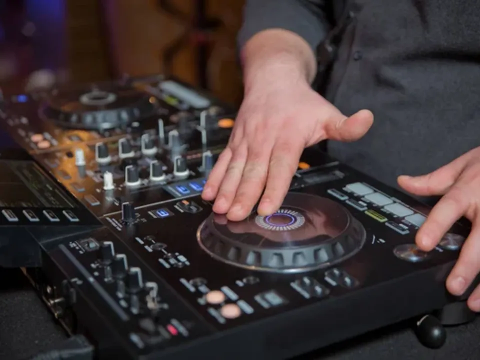 MUSIC LIGHT ANIMATION