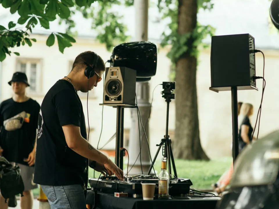 DISCOMOBILE GIL & CO