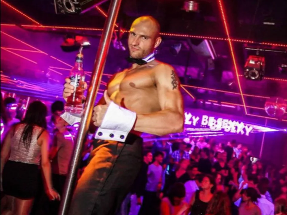 STRIPTEASEUR JOSHUA