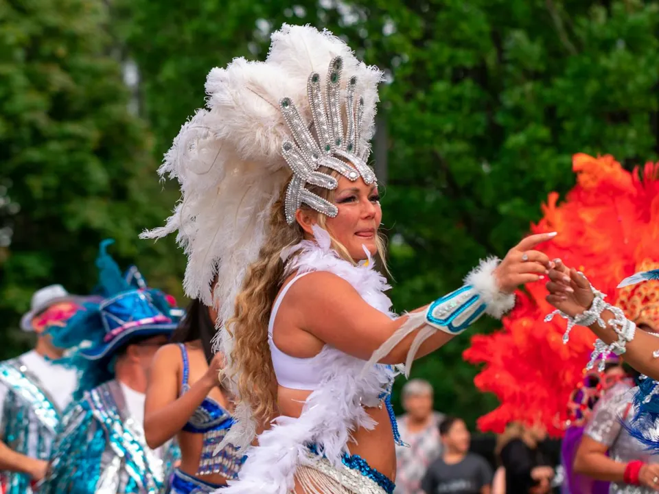 VENTRILOQUE ILLUSIONNISTE MAGICIEN  ANIMATEUR