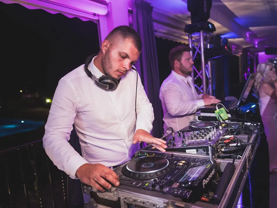 LIFE NIGHT PARADIS'