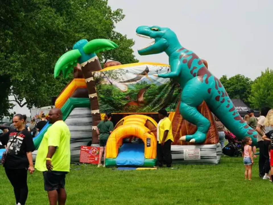 BALLONS PUBLICITAIRES ET ARCHES GONFLABLES