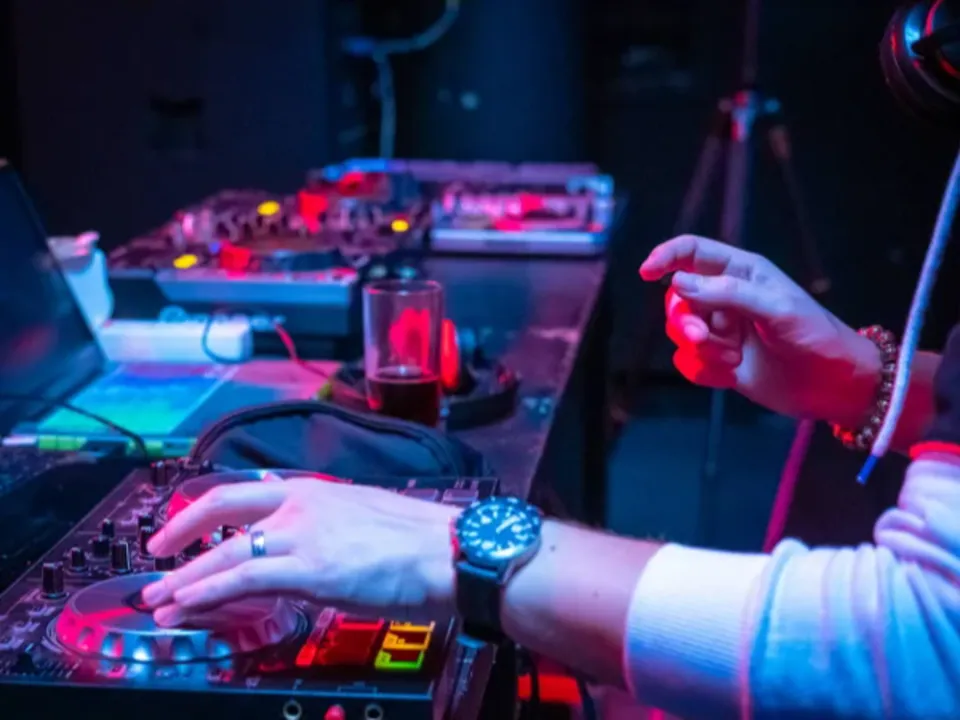 OFFICIAL DJ