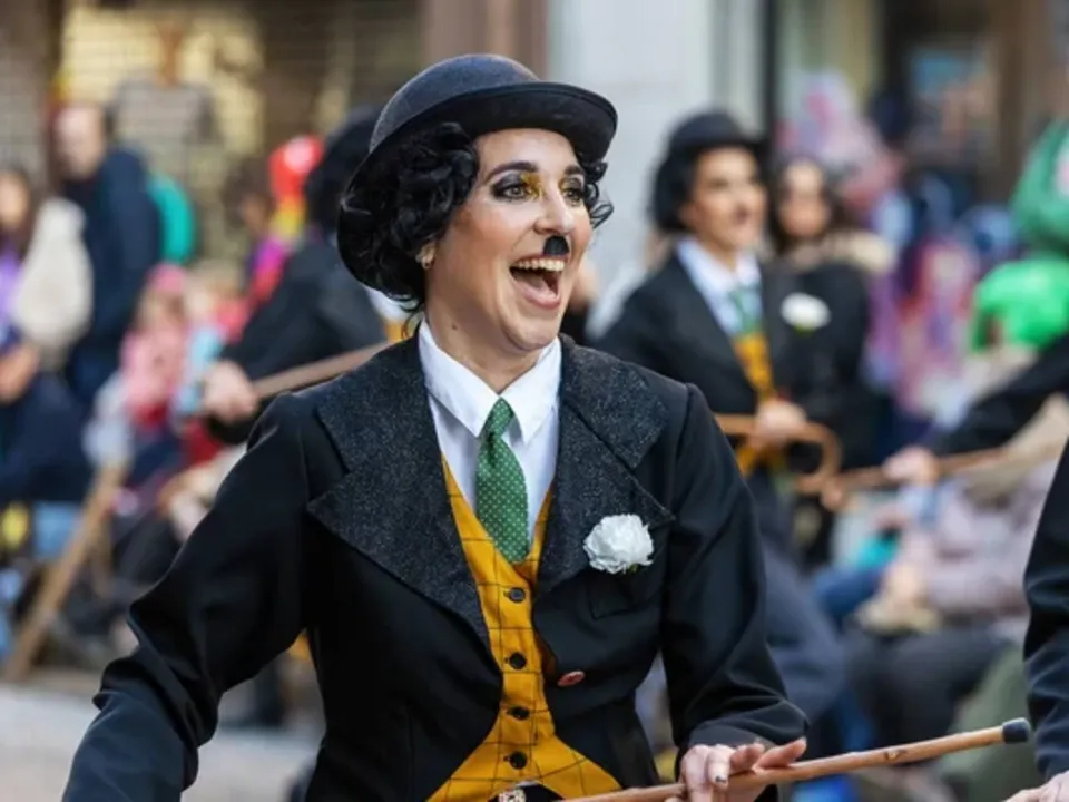 COMPAGNIE DES BISOUS SOUS LA PLUIE