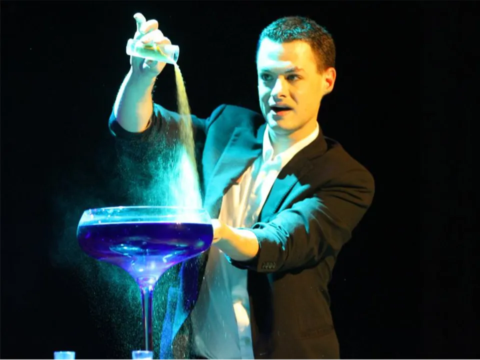 DAMIEN MAGICIEN