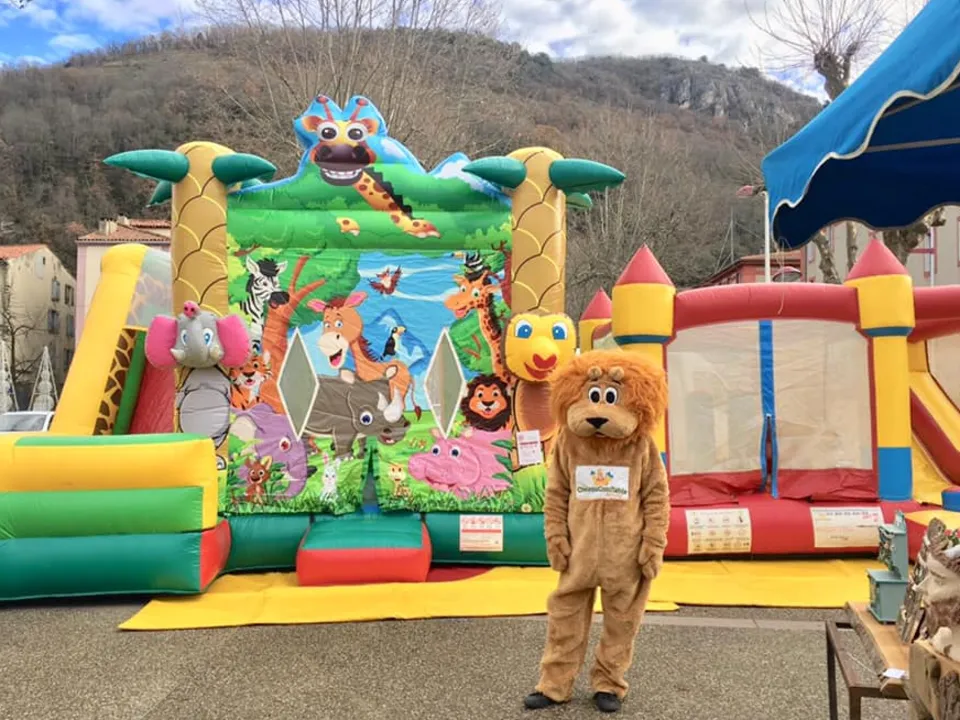 AU CHÂTEAU GONFLABLE DE PAPI JO