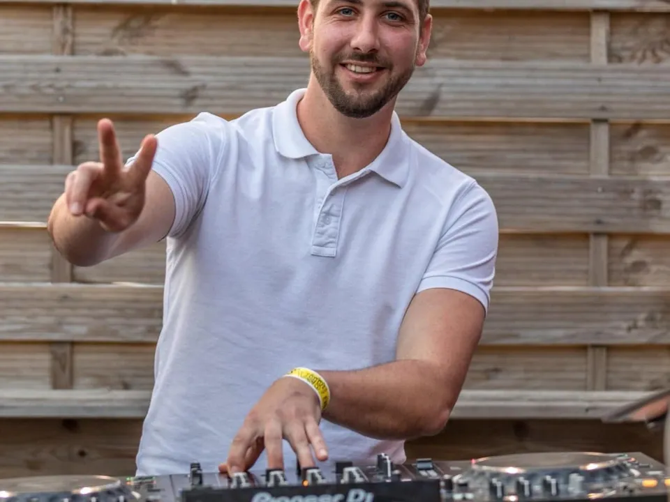 DJ colemay