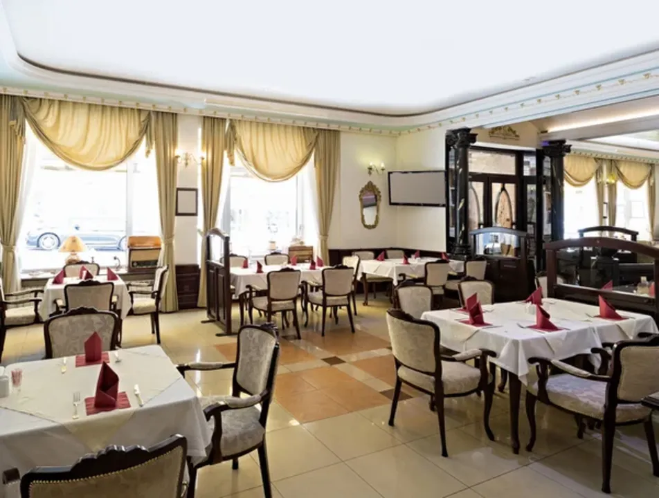 LE BOUCHE À OREILLES