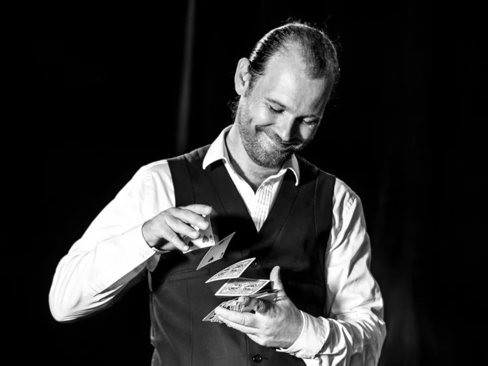 Anthony James Magie et illusion