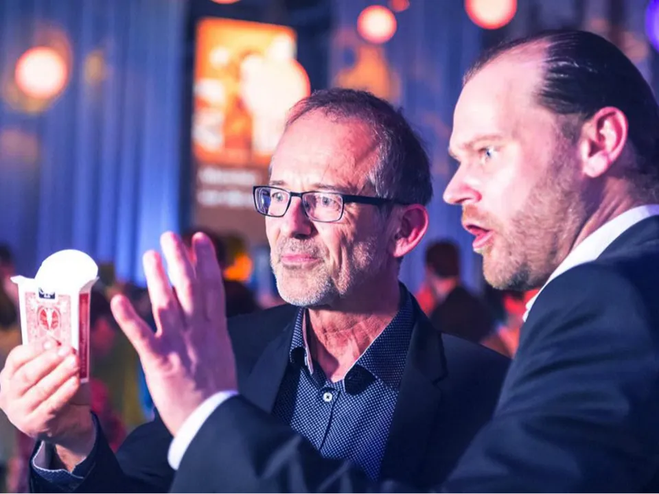 ANTHONY JAMES MAGIE ET ILLUSION