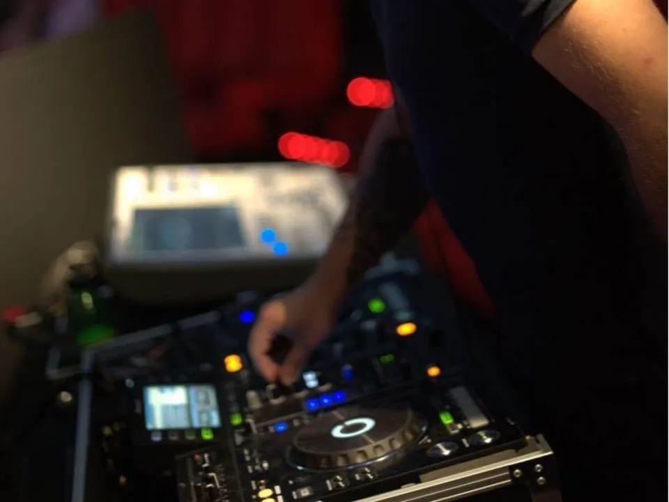 DJ SOUND PLAYER
