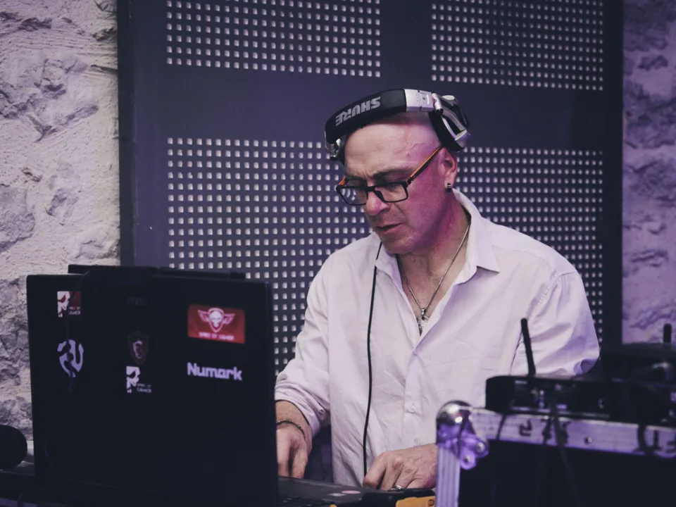 DEEJAYLIGHTSONORISATION