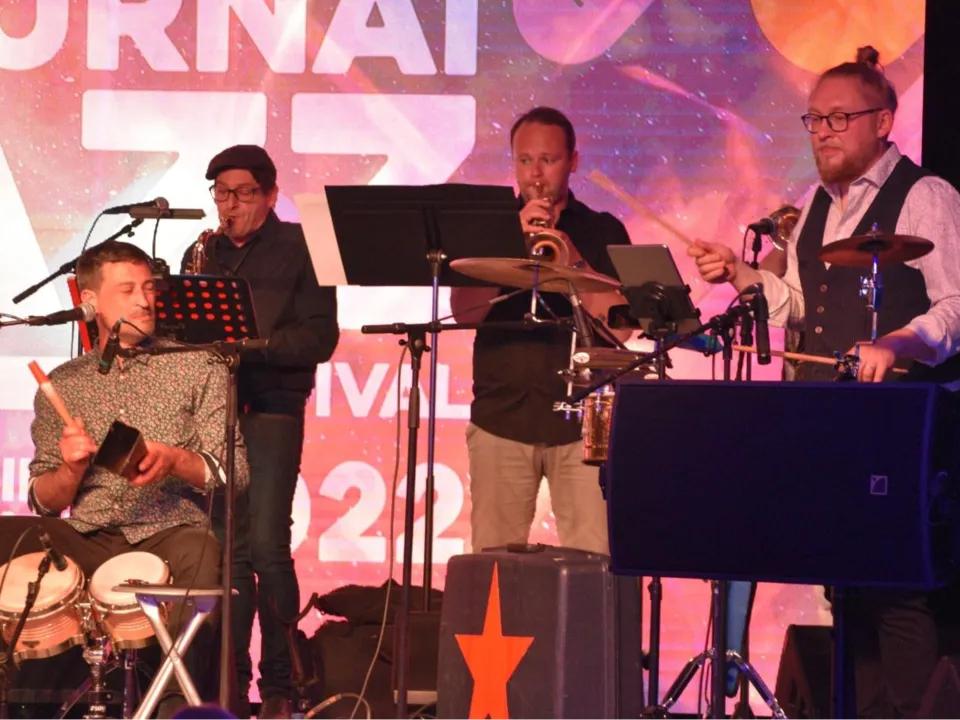 BANDA ANCHA SALSA