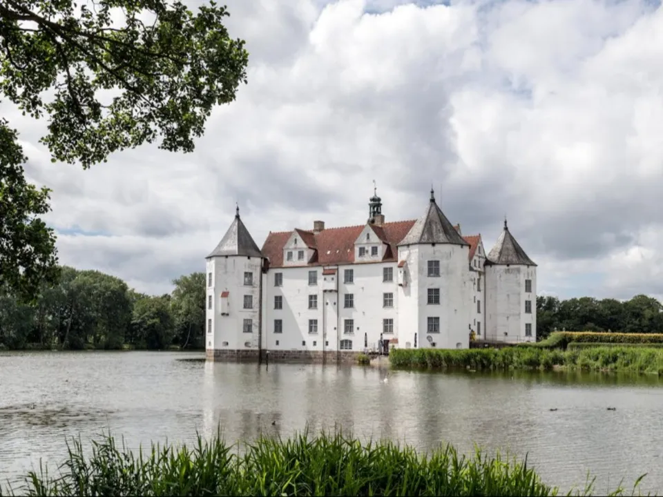 CHÂTEAU DE MONTRIBLOUD