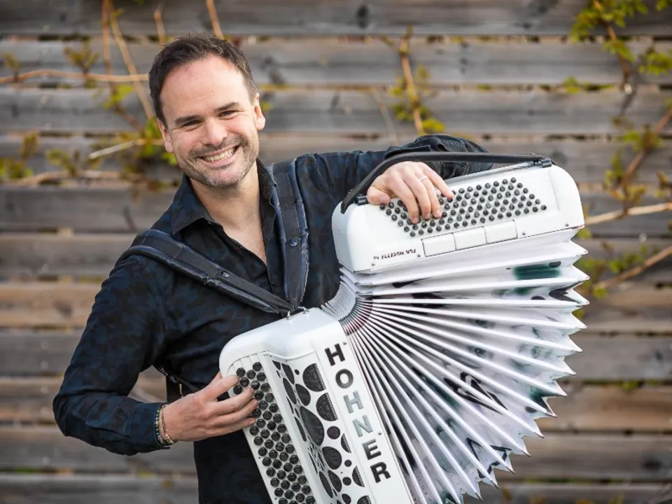 ACCORDÉONISTE DE BAL