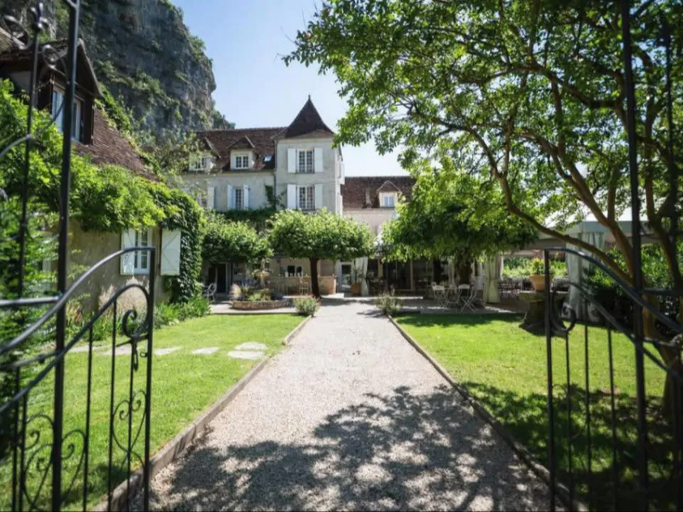 HÔTEL RESTAURANT LES FALAISES