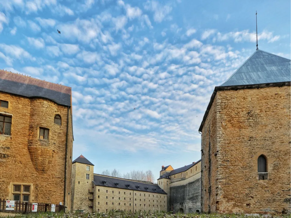 CHÂTEAU ET COMPAGNIES - CHÂTEAU FORT DE SEDAN