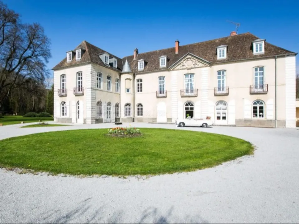 CHÂTEAU DE LOULANS COMPLEXE DE RÉCEPTION