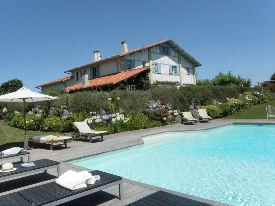 LES VOLETS BLEUS (ARCANGUES)