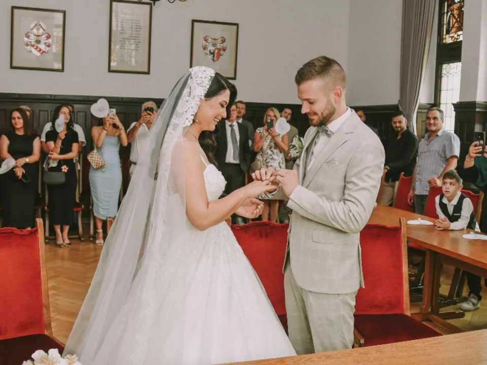 A LA GRANDE MAISON (VÊTEMENT FEMME ET HOMME)