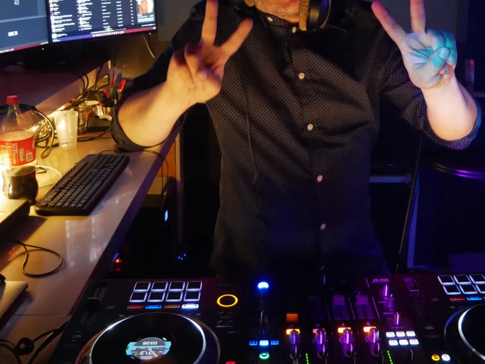 DJ Dom