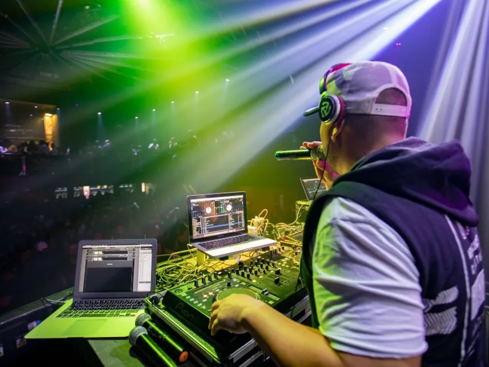 CHRIS LAPP - DJ ANIMATEUR MARIAGES & SOIRÉES EVENEMENTIELLES