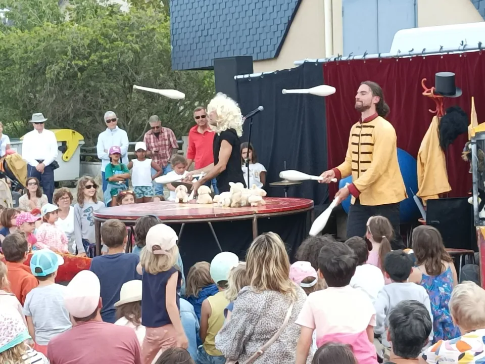 CIRQUE EN SCÈNE