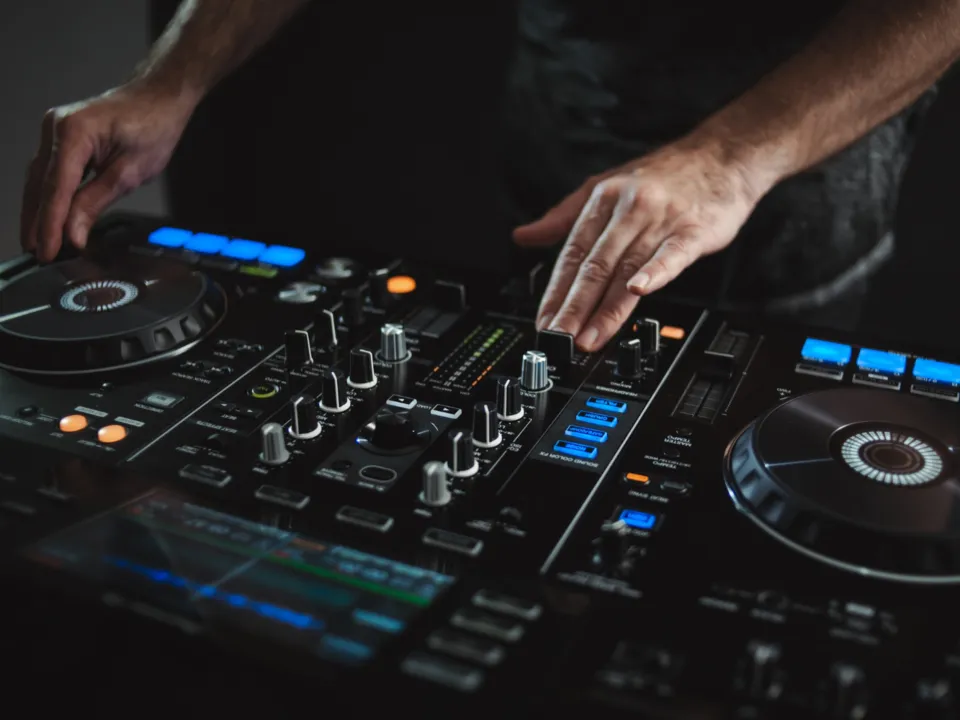 LADY DJ D-JET CONCEPT