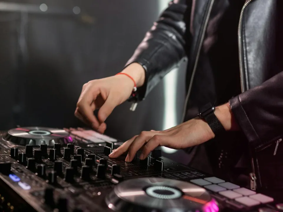 AGENCE FRÉDERIC TISSI