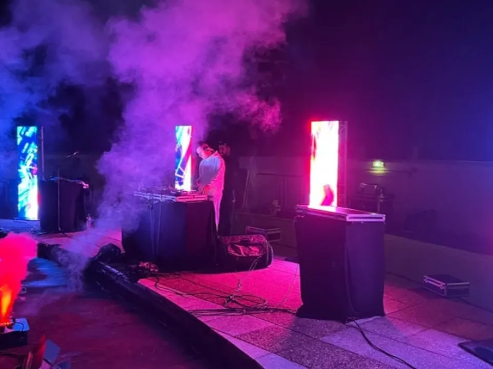 MEDIA SON - CAR PODIUM