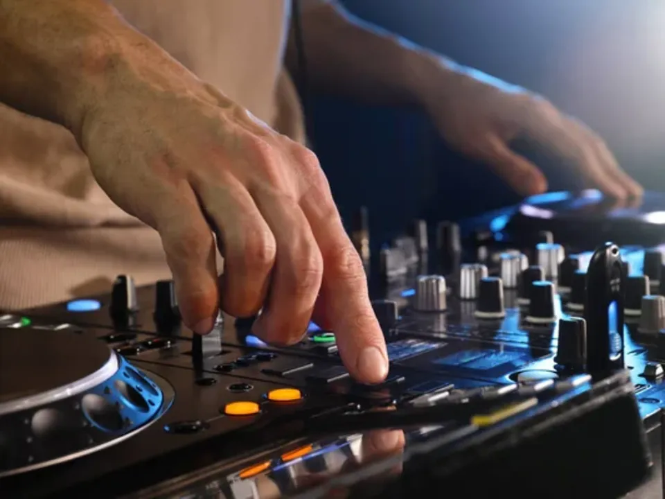 DJ ANIMATEUR