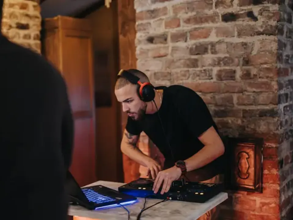 DJ SERVICES