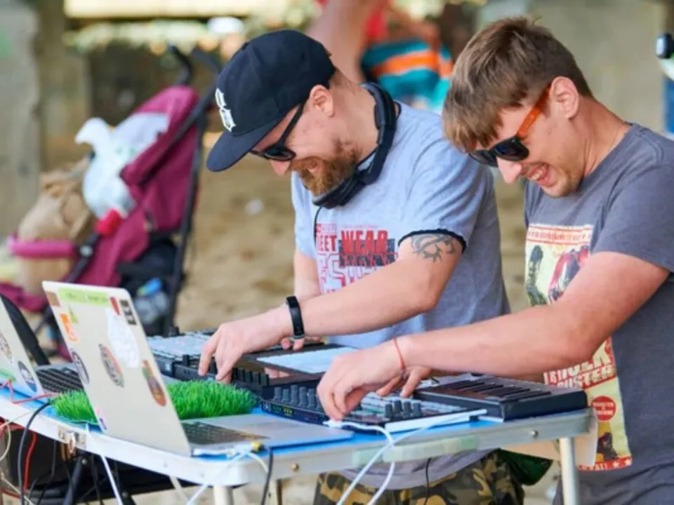 SOUND LIGHT ANIMATION