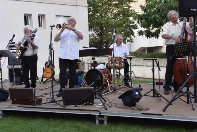 HOT FIVE SWING