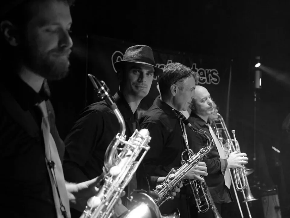 GROOVEBUSTERS BAND