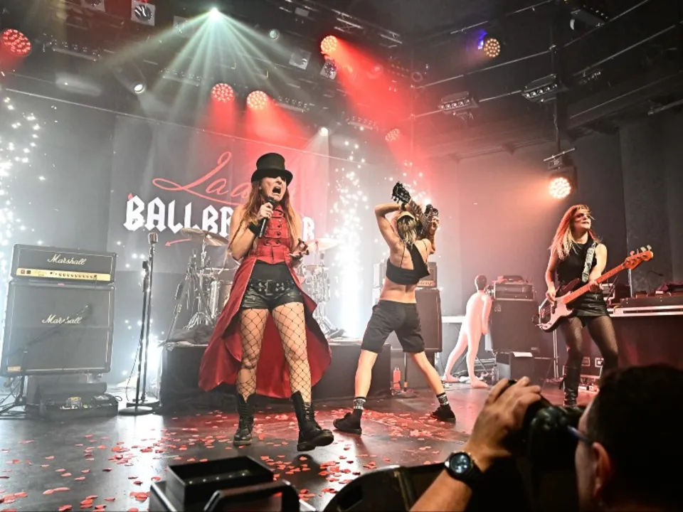 LADIES BALLBREAKER