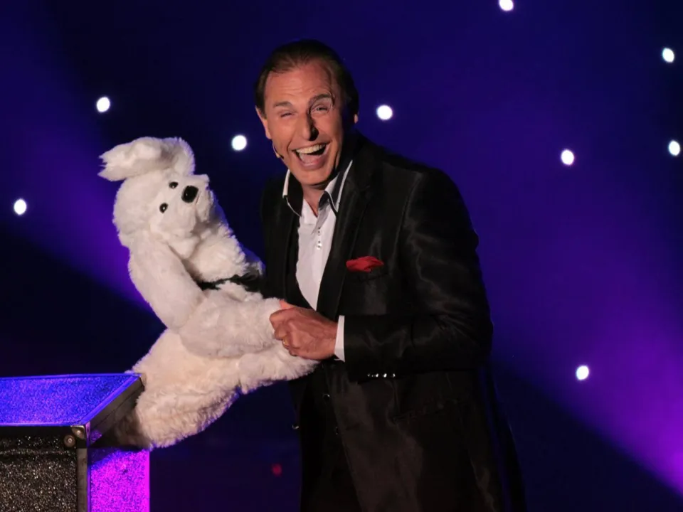 FRANK WELLS ET HANDY